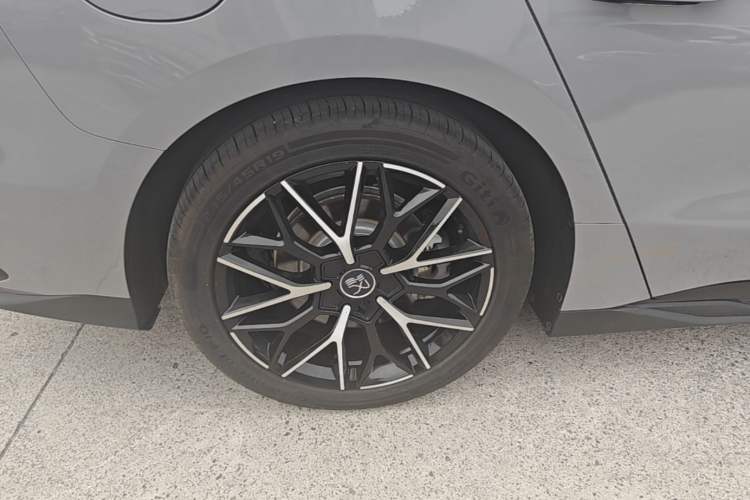 Used BYD Han 2025 EV Intelligent Driving Version 506KM Prestige Model Right Rear Wheel Hub