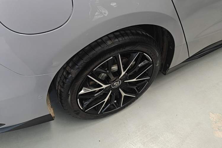 Used BYD Han 2025 DM-i Intelligent Driving Edition 125KM Prestige Model Right Rear Wheel Hub