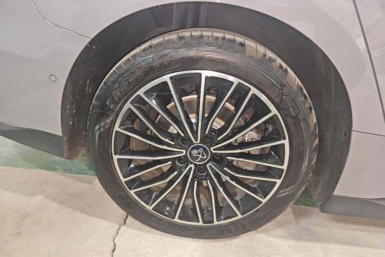 Used BYD Han 2025 DM-i 125KM LiDAR-Powered Intelligent Driving Model Right Rear Wheel Hub