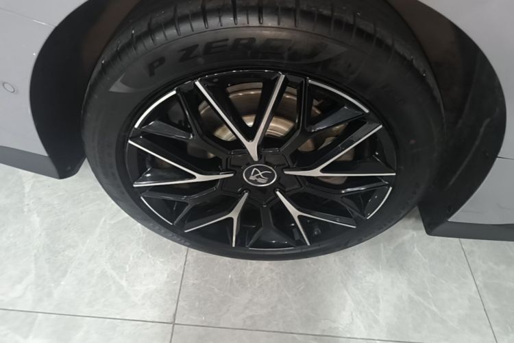 Used BYD Han 2025 DM-i 125KM LiDAR-Powered Intelligent Driving Model Right Rear Wheel Hub