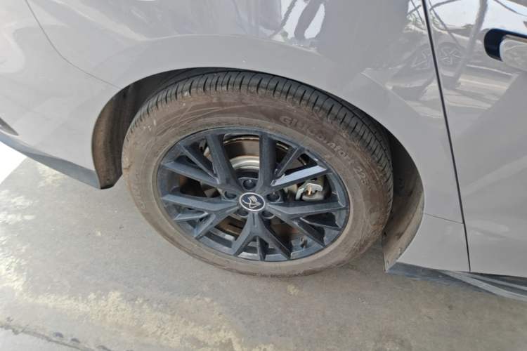 Used BYD Han 2025 DM-i 125KM Elite Model Right Rear Wheel Hub