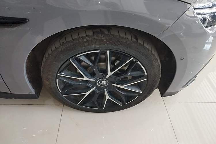 Used BYD Han 2025 DM-i Intelligent Driving Edition 125KM Prestige Model Right Rear Wheel Hub