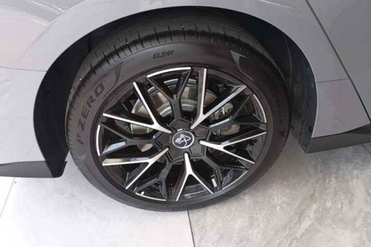 Used BYD Han 2025 DM-i 125KM Prestige Model Right Rear Wheel Hub