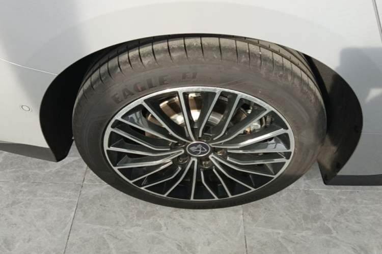 Used BYD Han 2025 DM-i Intelligent Driving Edition 125KM LiDAR Flagship Model Right Rear Wheel Hub