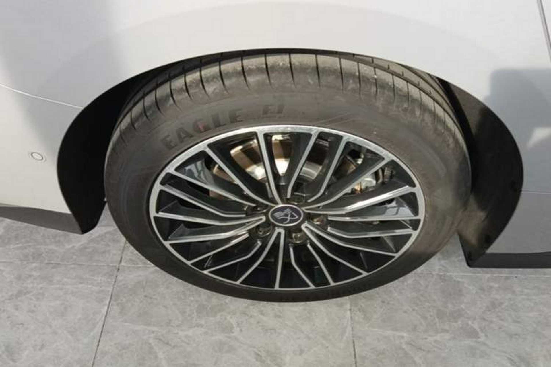 Used BYD Han 2025 DM-i Intelligent Driving Edition 125KM LiDAR Flagship Model Right Rear Wheel Hub