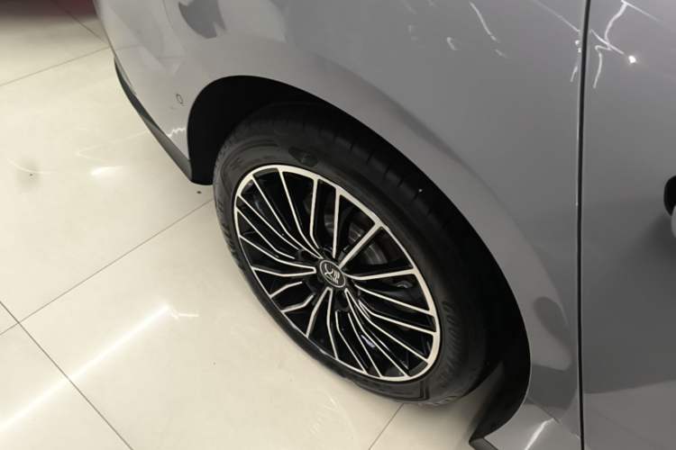 Used BYD Han 2025 DM-i Intelligent Driving Edition 125KM LiDAR Flagship Model Right Rear Wheel Hub
