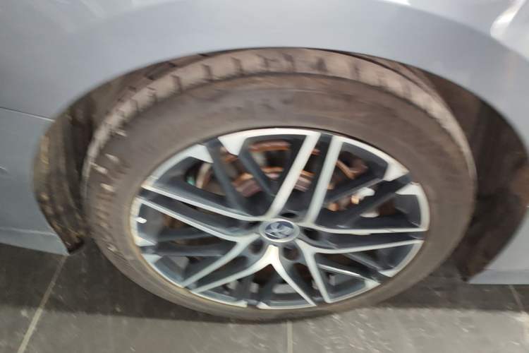 Used BYD Han 2025 EV 605KM Prestige Model Right Rear Wheel Hub