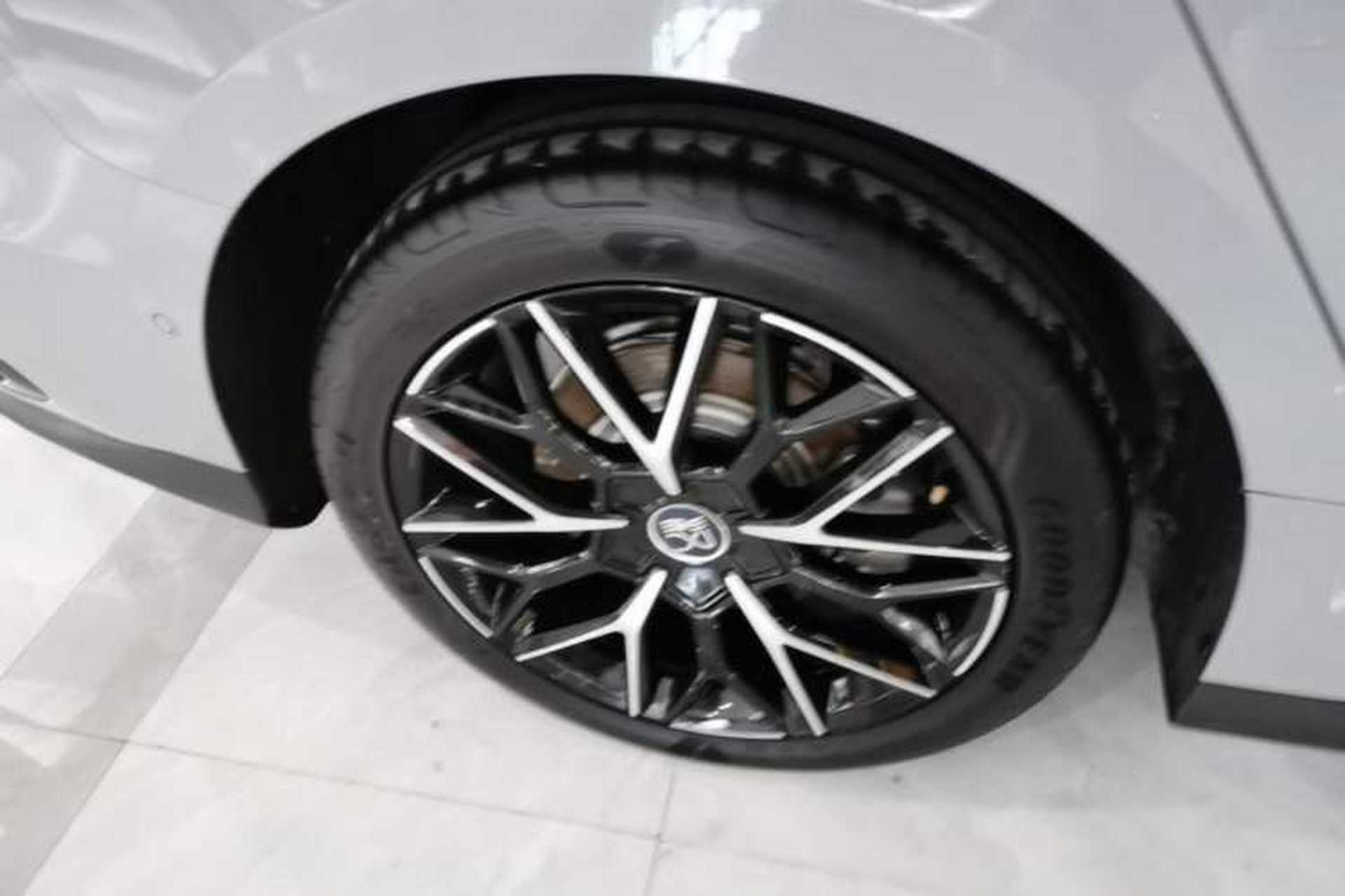 Used BYD Han 2025 DM-i 125KM Prestige Model Right Rear Wheel Hub