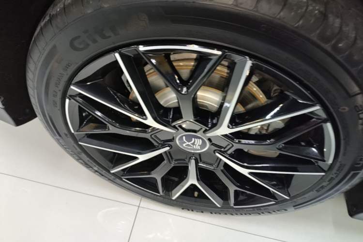 Used BYD Han 2025 EV Intelligent Driving Version 506KM Prestige Model Right Rear Wheel Hub