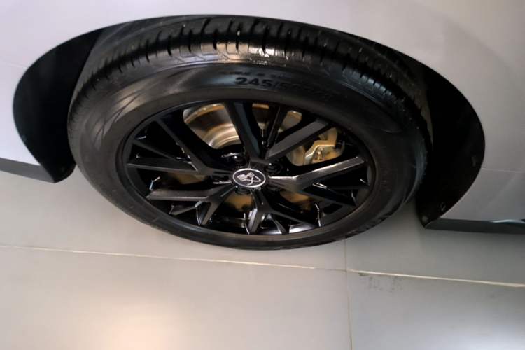 Used BYD Han 2025 DM-i 125KM Elite Model Right Rear Wheel Hub