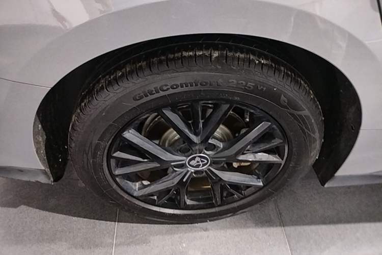 Used BYD Han 2025 DM-i Smart Drive 125KM Elite Model Right Rear Wheel Hub