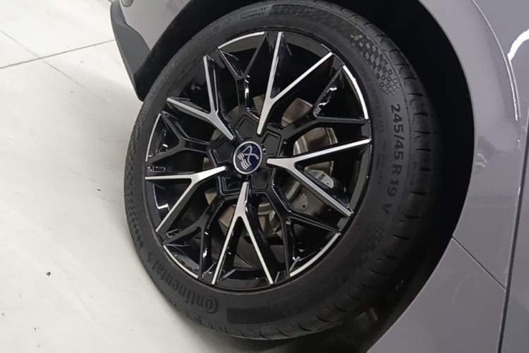Used BYD Han 2025 DM-i 125KM Prestige Model Right Rear Wheel Hub