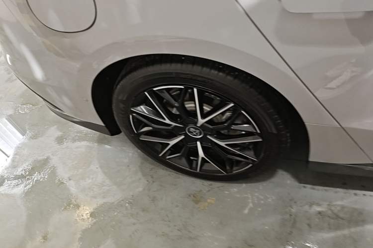 Used BYD Han 2025 EV Intelligent Driving Version 506KM Prestige Model Right Rear Wheel Hub