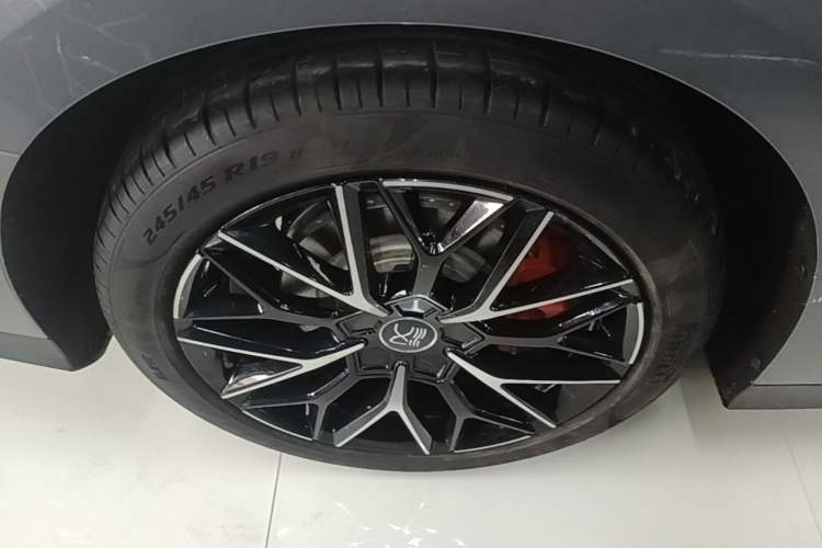 Used BYD Han 2025 DM-i 125KM Prestige Model Right Rear Wheel Hub