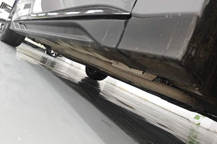 Used BYD Han 2025 DM-i Intelligent Driving Edition 125KM Prestige Model Right Side Sill