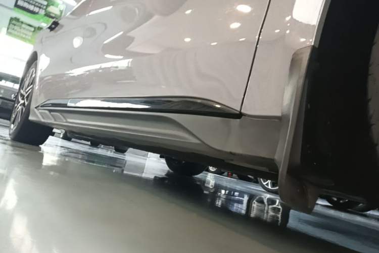 Used BYD Han 2025 EV Intelligent Driving Edition 605KM Prestige Model Right Side Sill