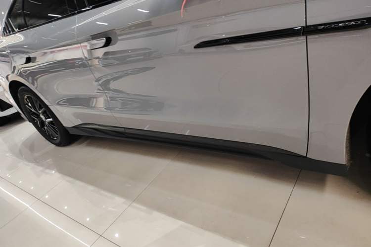 Used BYD Han 2025 DM-i 125KM Elite Model Right Side Sill