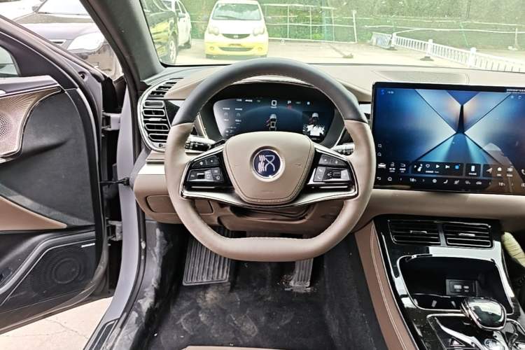 Used BYD Han 2025 DM-i 125KM LiDAR-Powered Intelligent Driving Model Steering Wheel