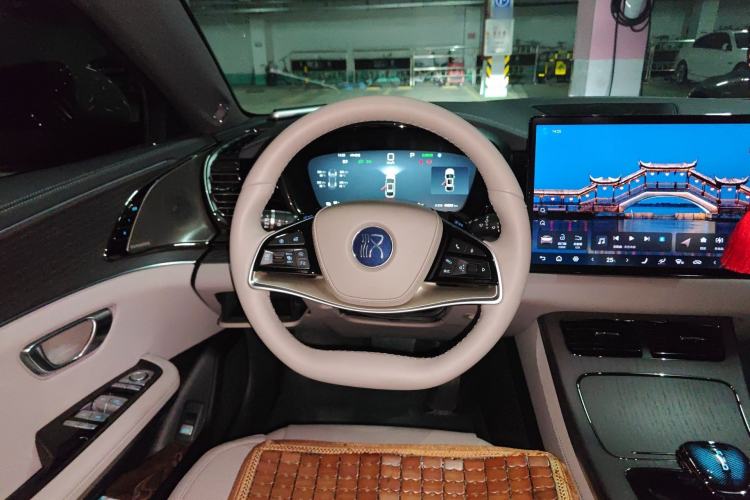 Used BYD Han 2025 EV with 701 km of Laser Radar-Enabled Intelligent Driving Steering Wheel