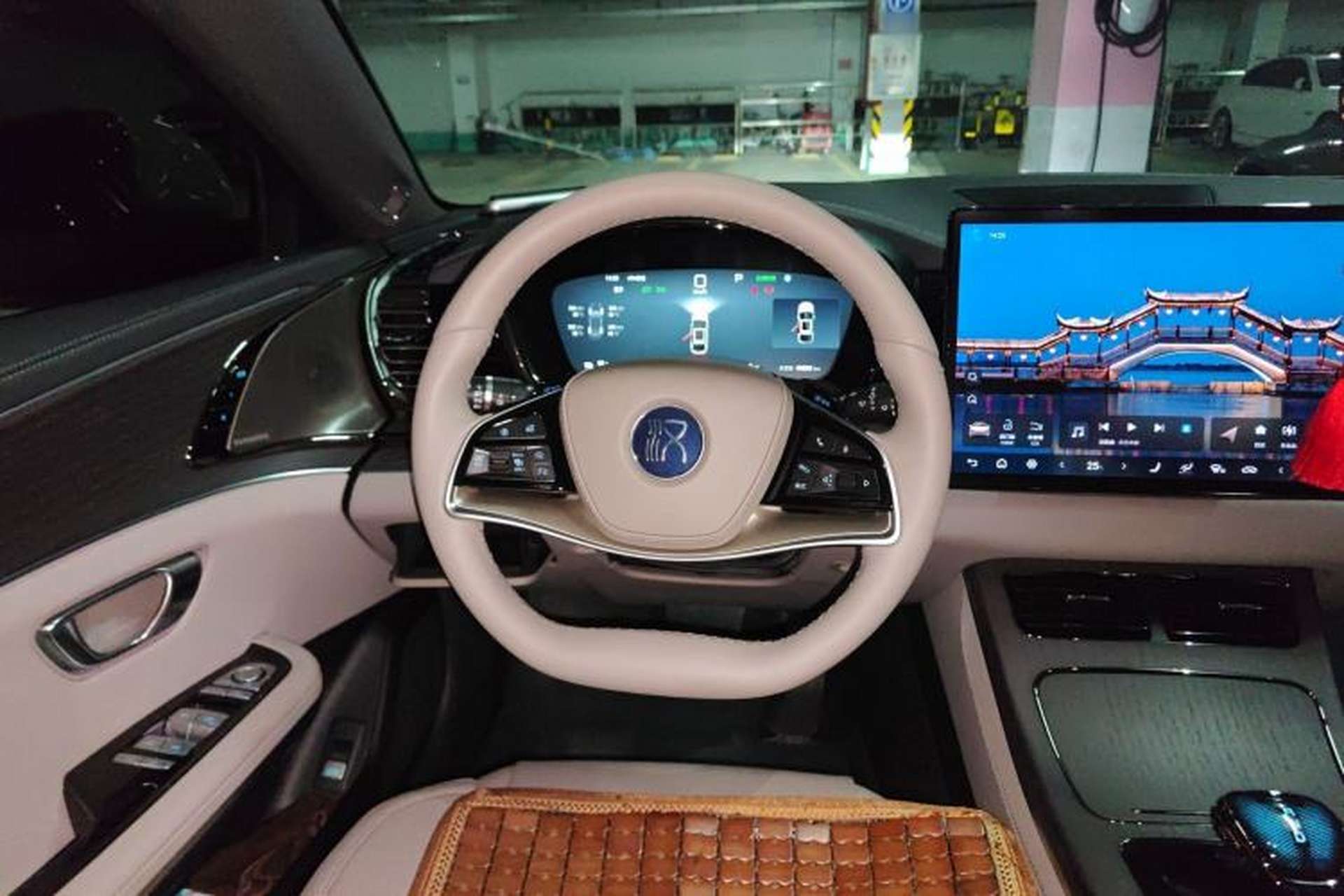 Used BYD Han 2025 EV with 701 km of Laser Radar-Enabled Intelligent Driving Steering Wheel