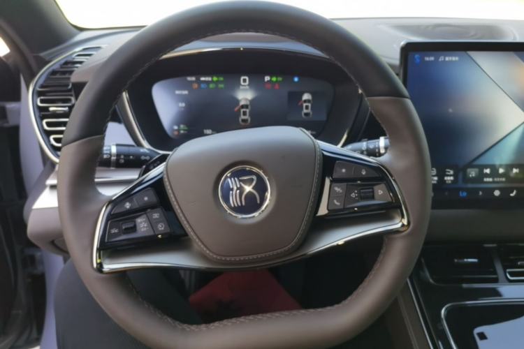 Used BYD Han 2025 DM-i Intelligent Driving Edition 125KM Prestige Model Steering Wheel