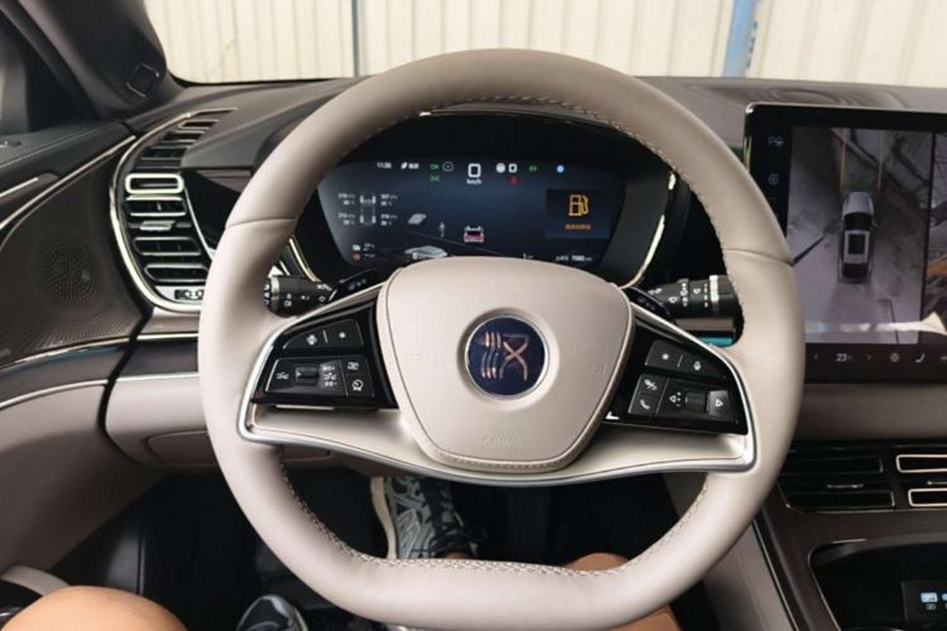 Used BYD Han 2025 DM-i Intelligent Driving Edition 125KM LiDAR Flagship Model Steering Wheel