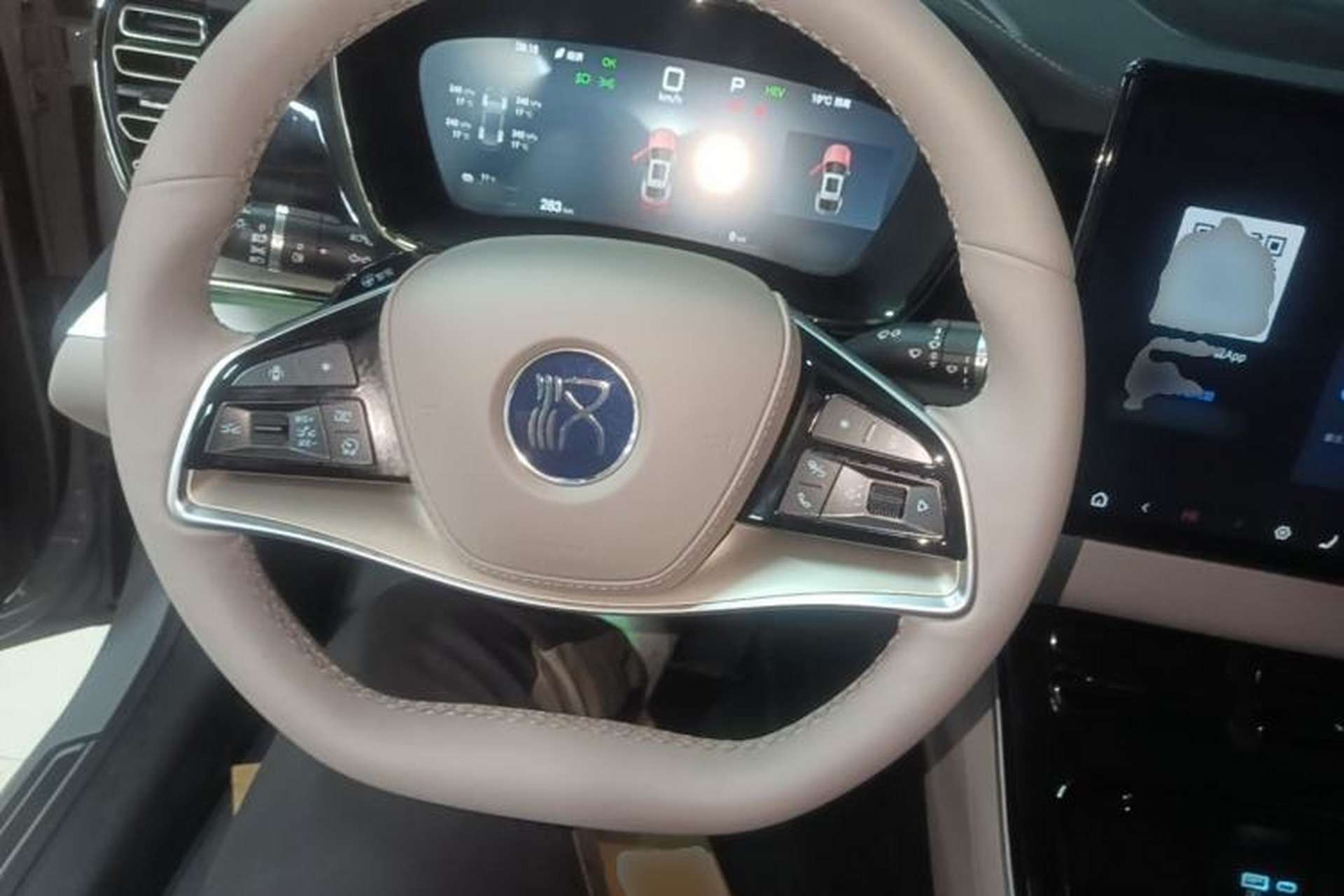 Used BYD Han 2025 DM-i Smart Drive 125KM Prestige Model Steering Wheel