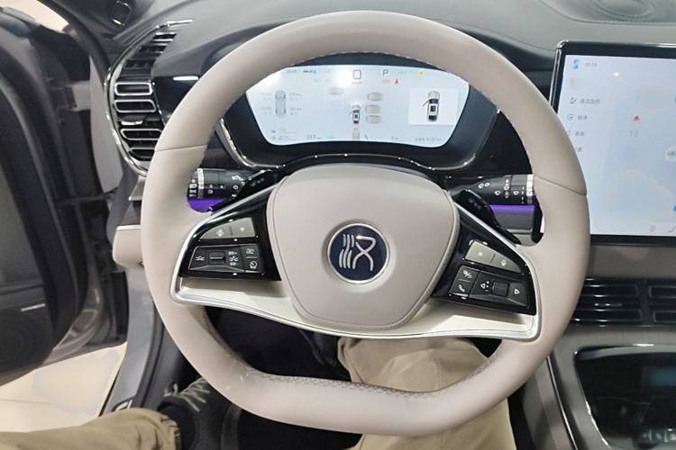Used BYD Han 2025 DM-i Intelligent Driving Edition 125KM LiDAR Flagship Model Steering Wheel
