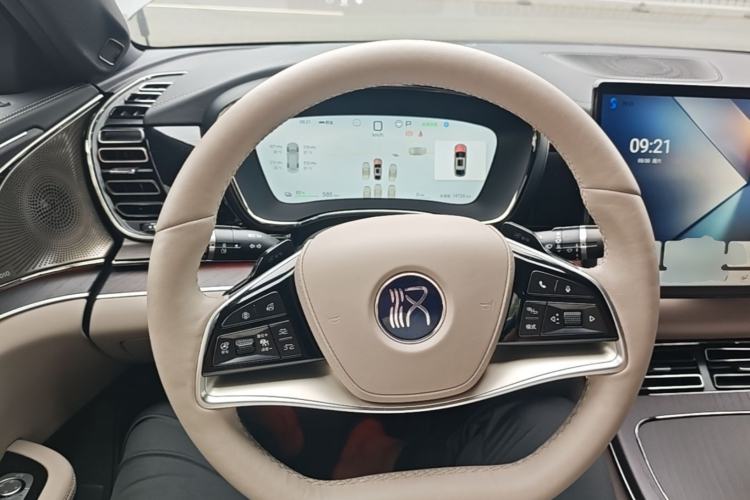 Used BYD Han 2025 EV with 701 km of Laser Radar-Enabled Intelligent Driving Steering Wheel