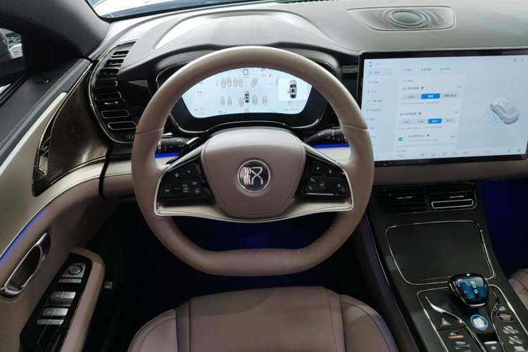 Used BYD Han 2025 DM-i Smart Drive 125KM Prestige Model Steering Wheel