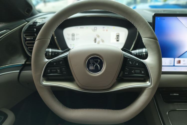 Used BYD Han 2025 DM-i 125KM LiDAR-Powered Intelligent Driving Model Steering Wheel
