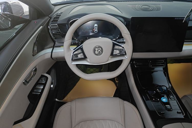 Used BYD Han 2025 DM-i Smart Drive 125KM Elite Model Steering Wheel