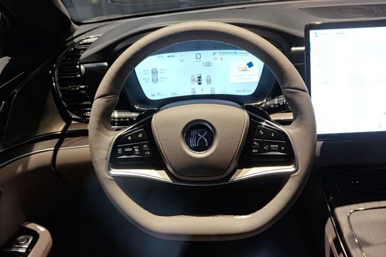 Used BYD Han 2025 EV with 701 km of Laser Radar-Enabled Intelligent Driving Steering Wheel