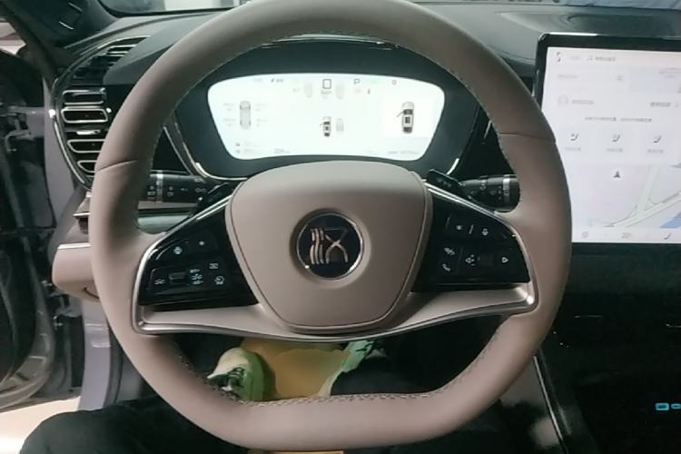 Used BYD Han 2025 DM-i Intelligent Driving Edition 125KM LiDAR Flagship Model Steering Wheel