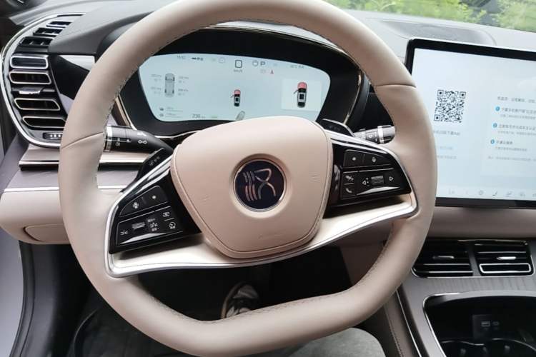 Used BYD Han 2025 DM-i Intelligent Driving Edition 125KM LiDAR Flagship Model Steering Wheel
