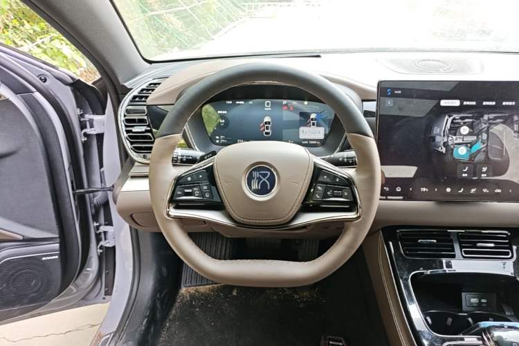 Used BYD Han 2025 DM-i Intelligent Driving Edition 125KM LiDAR Flagship Model Steering Wheel