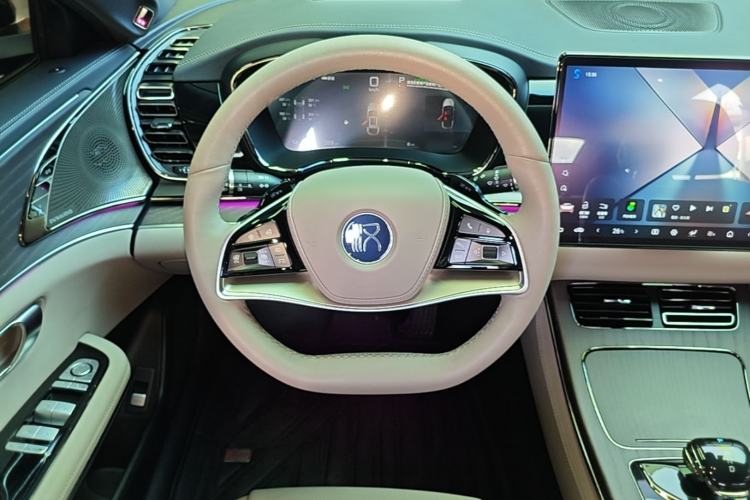 Used BYD Han 2025 EV Intelligent Driving Edition 701KM LiDAR Flagship Model Steering Wheel