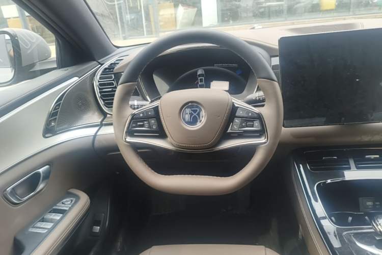 Used BYD Han 2025 DM-i Smart Drive 125KM Prestige Model Steering Wheel