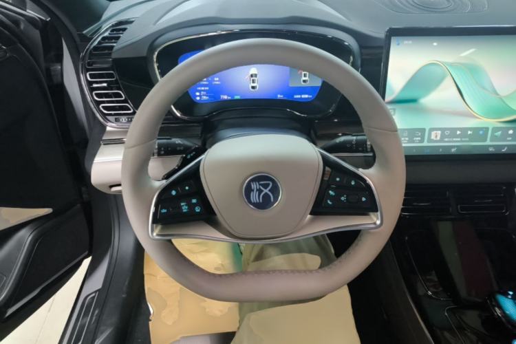 Used BYD Han 2025 DM-i Smart Drive 125KM Elite Model Steering Wheel