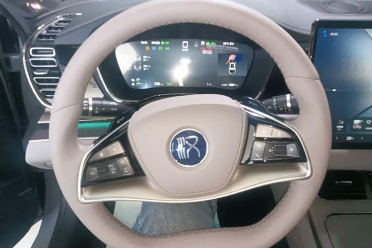 Used BYD Han 2025 DM-i Intelligent Driving Edition 125KM LiDAR Flagship Model Steering Wheel