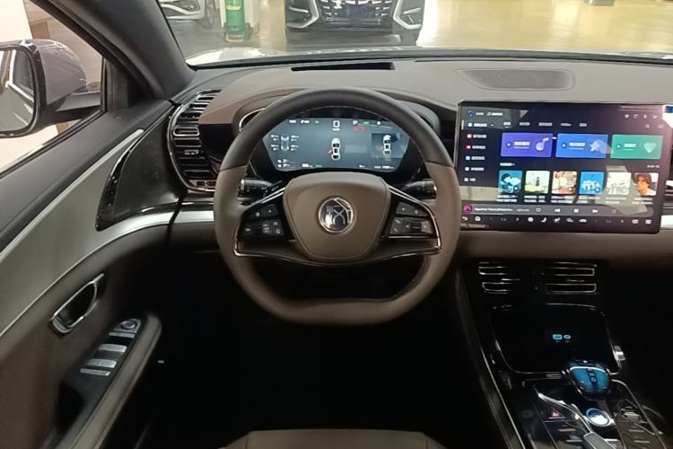Used BYD Han 2025 DM-i Intelligent Driving Edition 125KM Prestige Model Steering Wheel