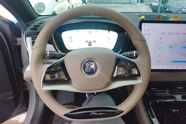 Used BYD Han 2025 EV 605KM Prestige Model Steering Wheel