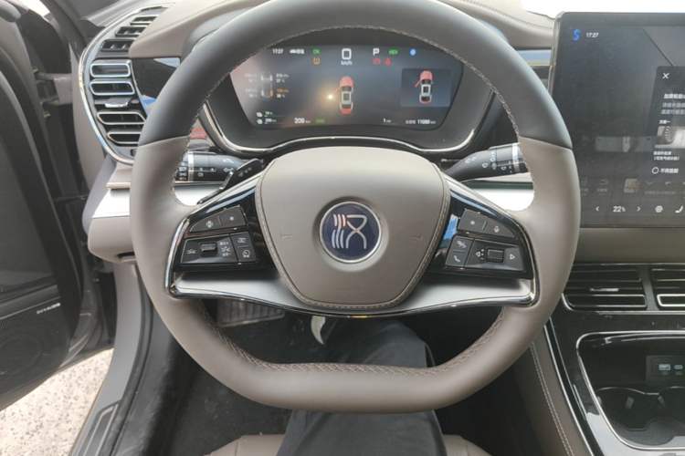 Used BYD Han 2025 DM-i Intelligent Driving Edition 125KM Prestige Model Steering Wheel