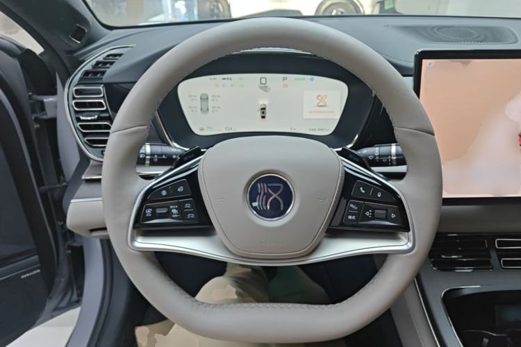Used BYD Han 2025 EV with 701 km of Laser Radar-Enabled Intelligent Driving Steering Wheel