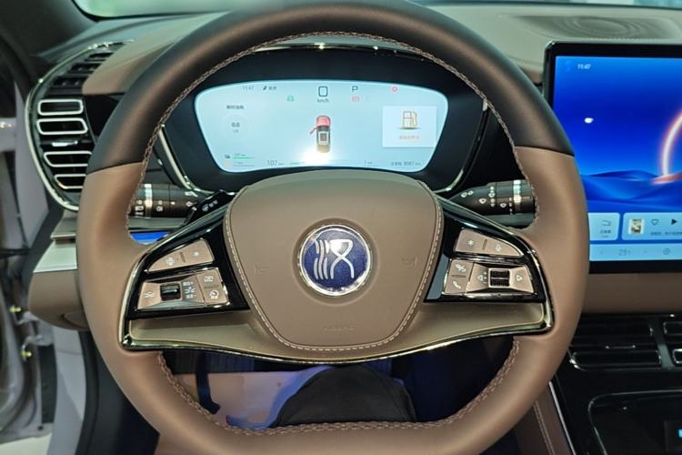 Used BYD Han 2025 DM-i Intelligent Driving Edition 125KM Prestige Model Steering Wheel
