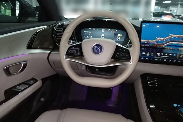 Used BYD Han 2025 DM-i Smart Drive 125KM Elite Model Steering Wheel