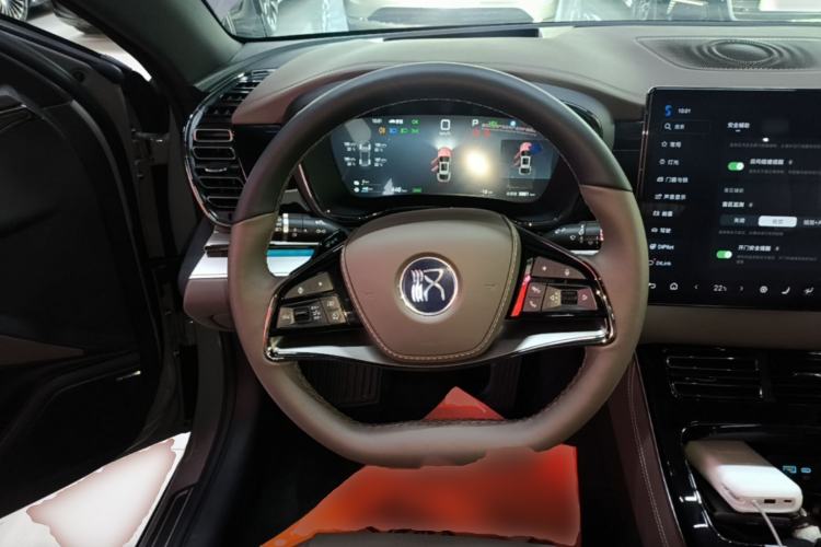 Used BYD Han 2025 DM-i Intelligent Driving Edition 125KM Prestige Model Steering Wheel