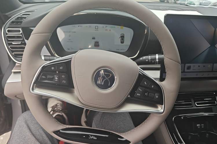 Used BYD Han 2025 EV Intelligent Driving Version 506KM Prestige Model Steering Wheel