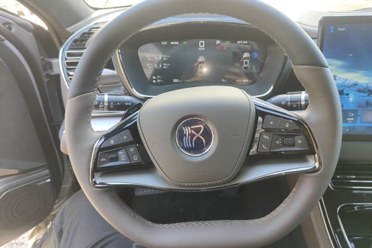 Used BYD Han 2025 DM-i Intelligent Driving Edition 125KM Prestige Model Steering Wheel