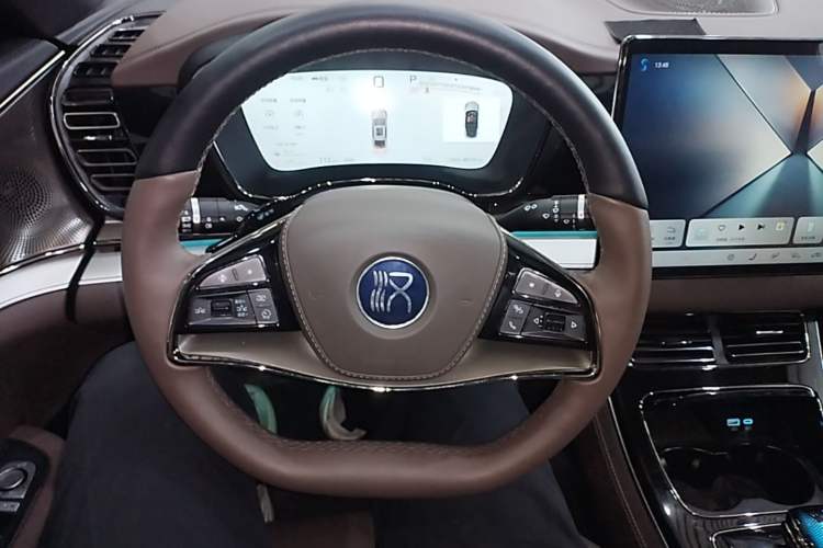 Used BYD Han 2025 DM-i Intelligent Driving Edition 125KM Prestige Model Steering Wheel